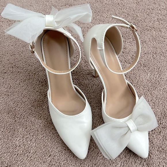 White Pointed Toe Asymmetrical Tulle Bow Stiletto High Heels - Picture 13 of 13
